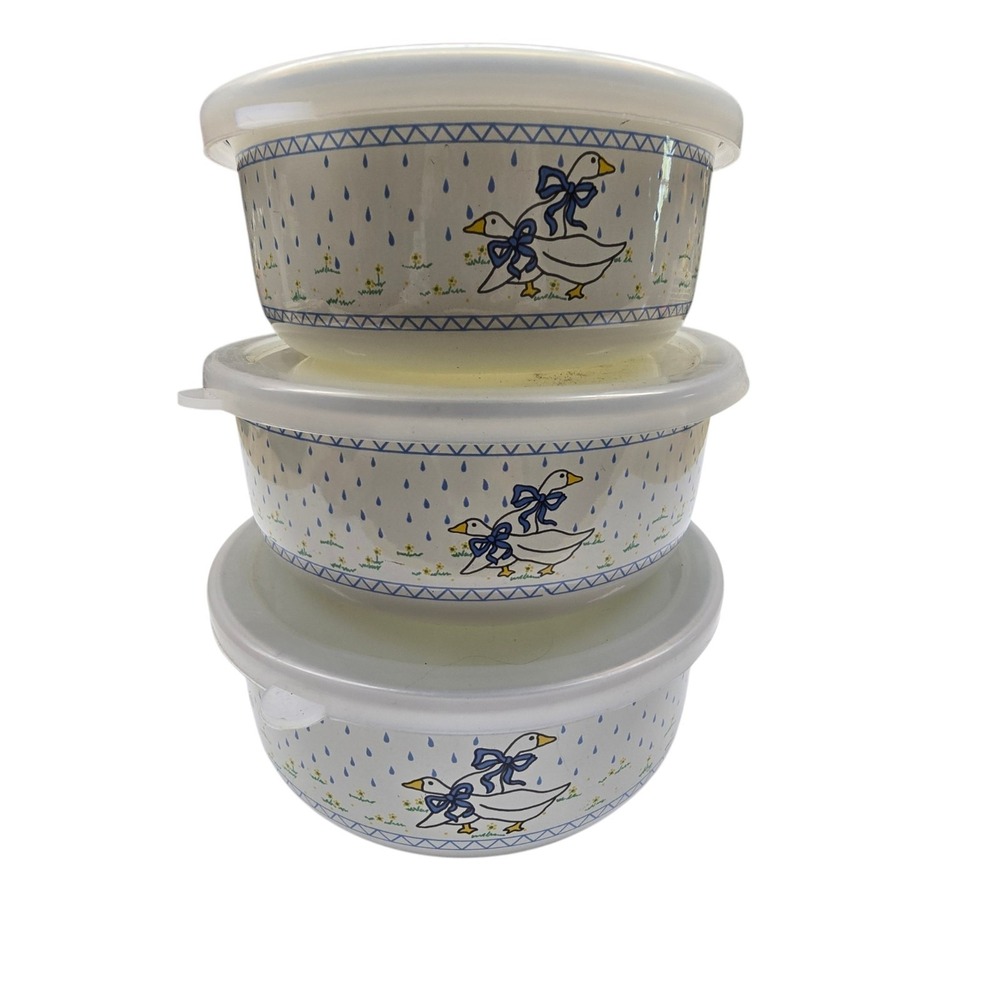 Vintage 1970s Enamelware Teapot Nesting Mixing Bowls Set Of 3 with Plastic Lids